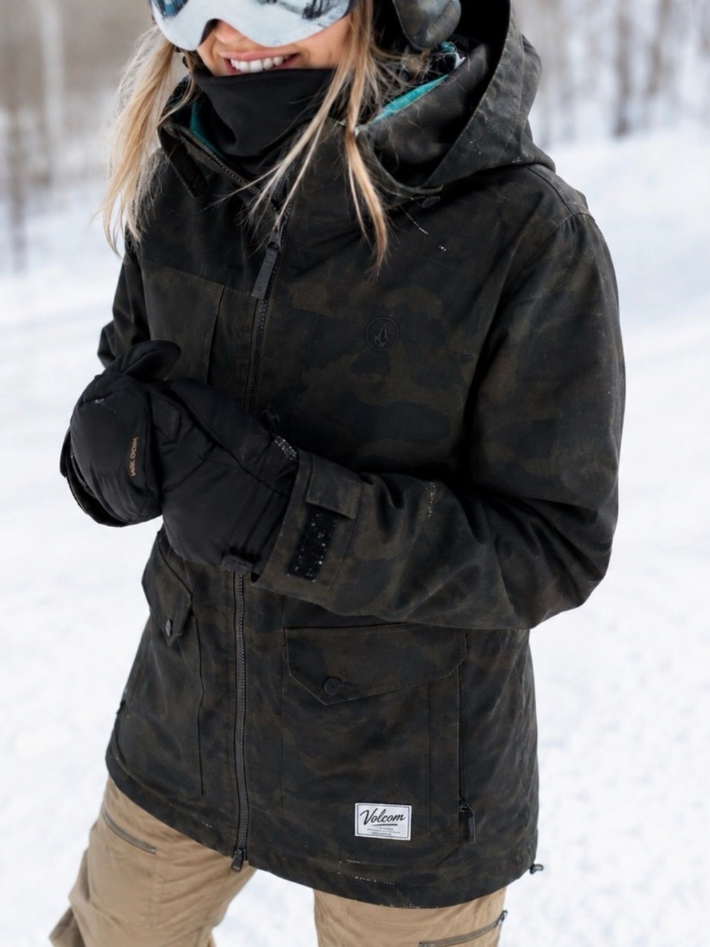Volcom Women’s Large Snowboard Ski Jacket Black Camo Waterproof Insulated Hooded